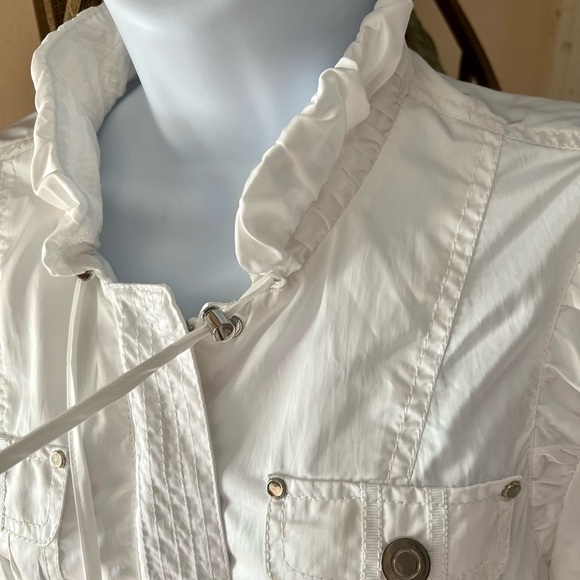 White House Black Market Lightweight White Windbreaker Jacket. size 8 - Picture 2 of 14